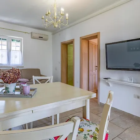 Cozy In With Wifi Apartment